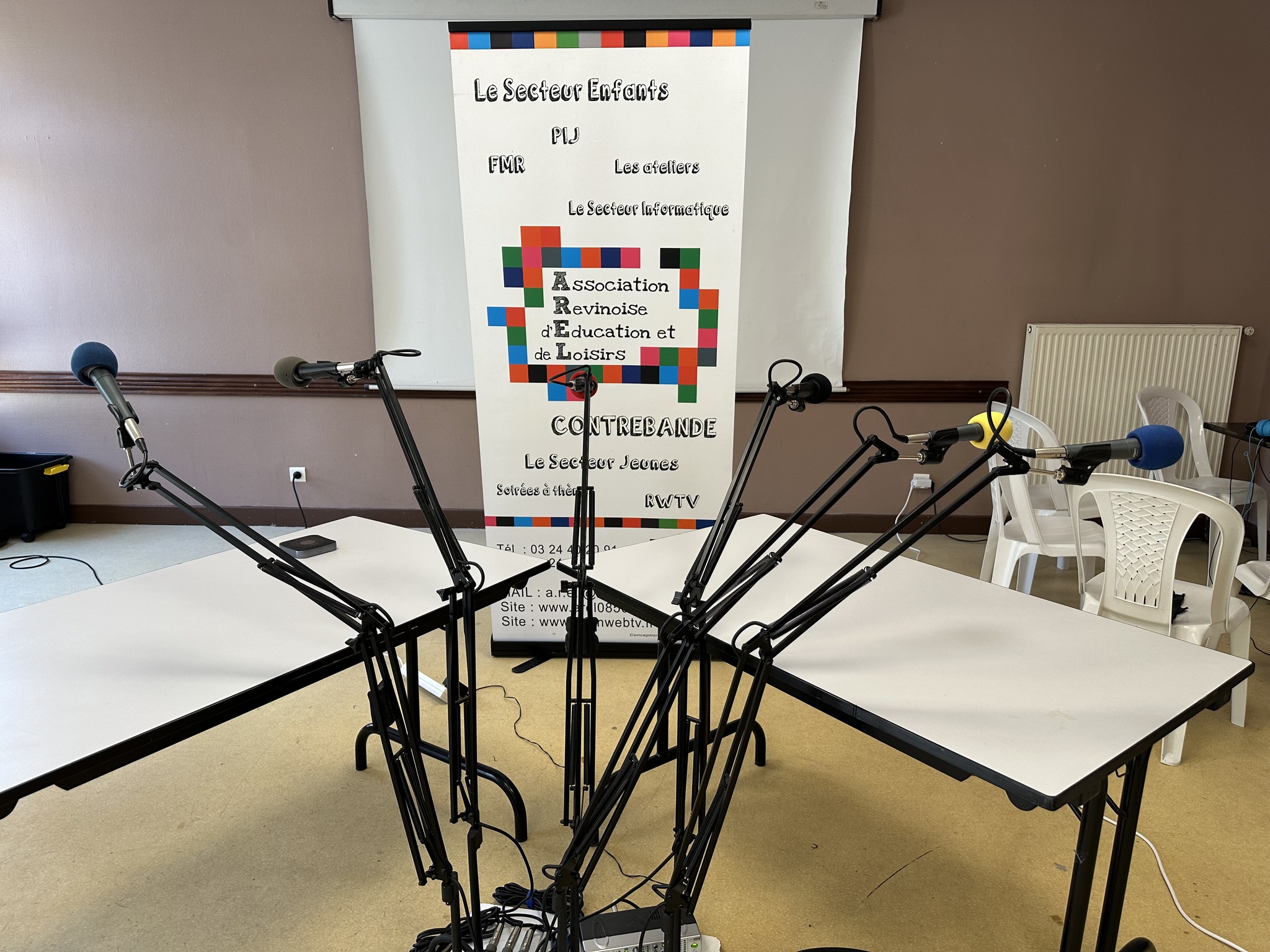 Rendez-vous à 16h pour une émission en direct de Arel Revin !